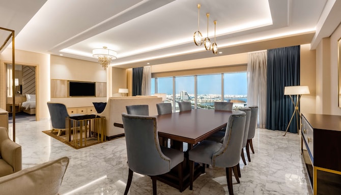 The Diplomat Radisson Blu Hotel, Residence & Spa, Manama - Dining Area