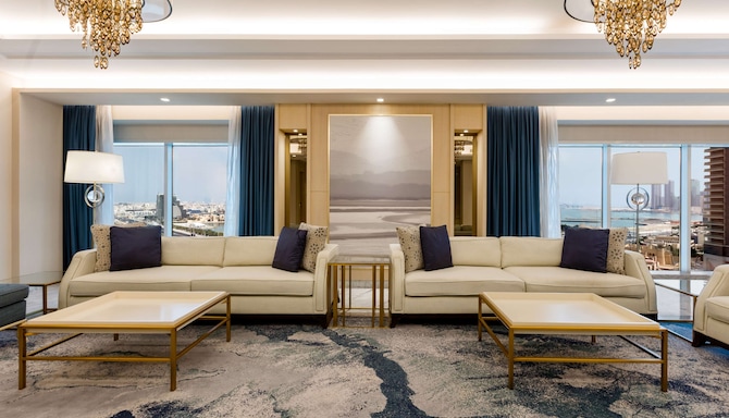 The Diplomat Radisson Blu Hotel, Residence & Spa, Manama - Living Room - Seaview