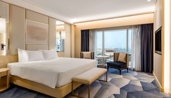 The Diplomat Radisson Blu Hotel, Residence & Spa, Manama - King Bed - Seaview