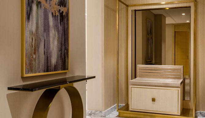 The Diplomat Radisson Blu Hotel, Residence & Spa, Manama - Entrance Hall