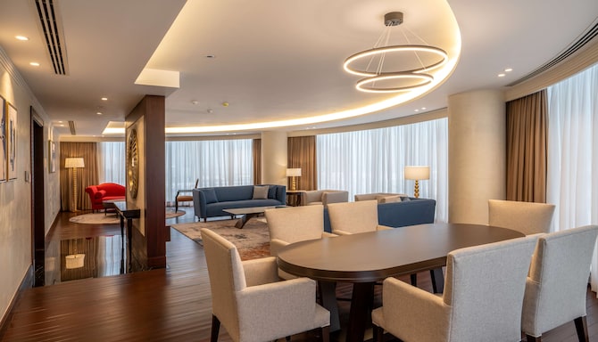 The Diplomat Radisson Blu Hotel, Residence & Spa, Manama - جناح