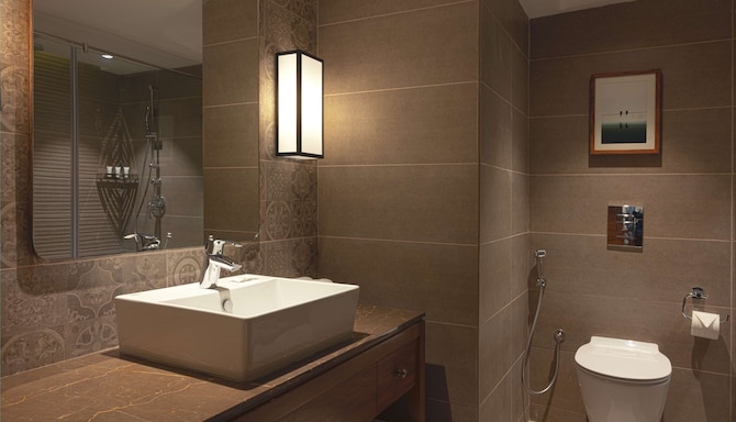 The Elite Narasapura, a member of Radisson Individuals - Guest room bathroom