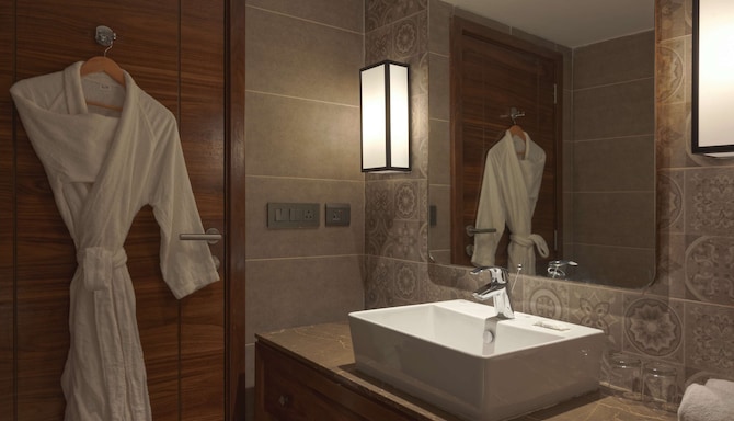 The Elite Narasapura, a member of Radisson Individuals - Guest room bathroom