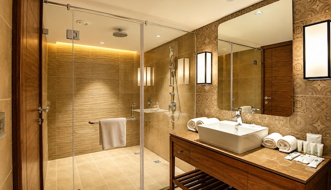 The Elite Narasapura, a member of Radisson Individuals - Executive Suite Bathroom
