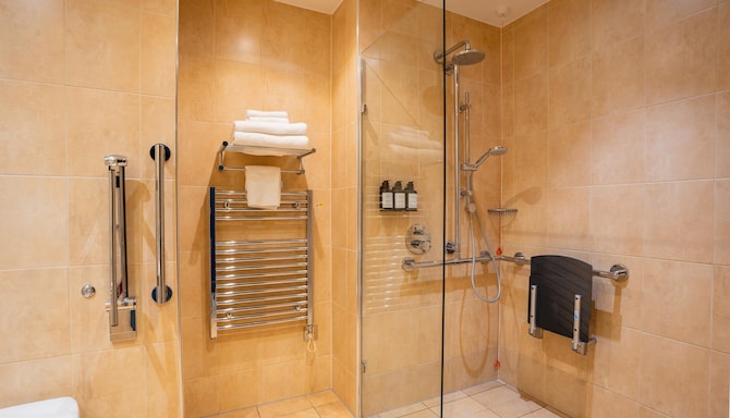 The Gonville Hotel, a member of Radisson Individuals - Accessible Shower Room