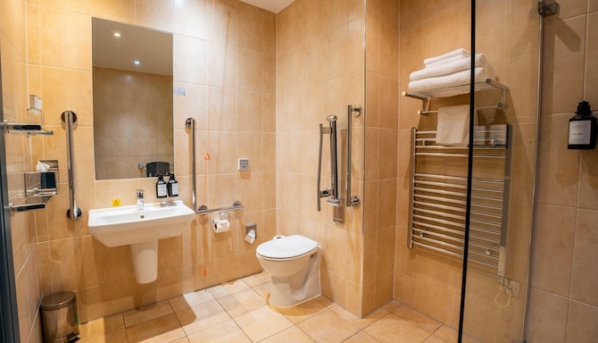 The Gonville Hotel, a member of Radisson Individuals - Accessible Shower Room