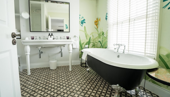 The Gonville Hotel, a member of Radisson Individuals - Gresham Premium Bathroom
