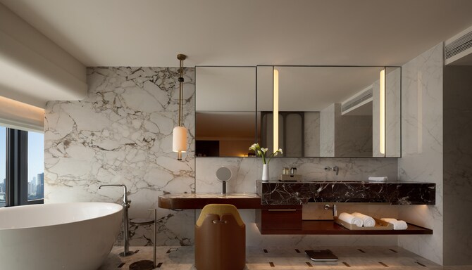 The Kunlun Hua Ting Hotel & Towers, Shanghai - Guest room bath
