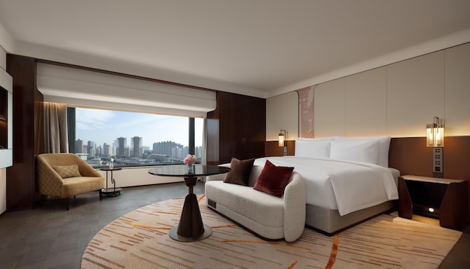 The Kunlun Hua Ting Hotel & Towers, Shanghai - Guest room