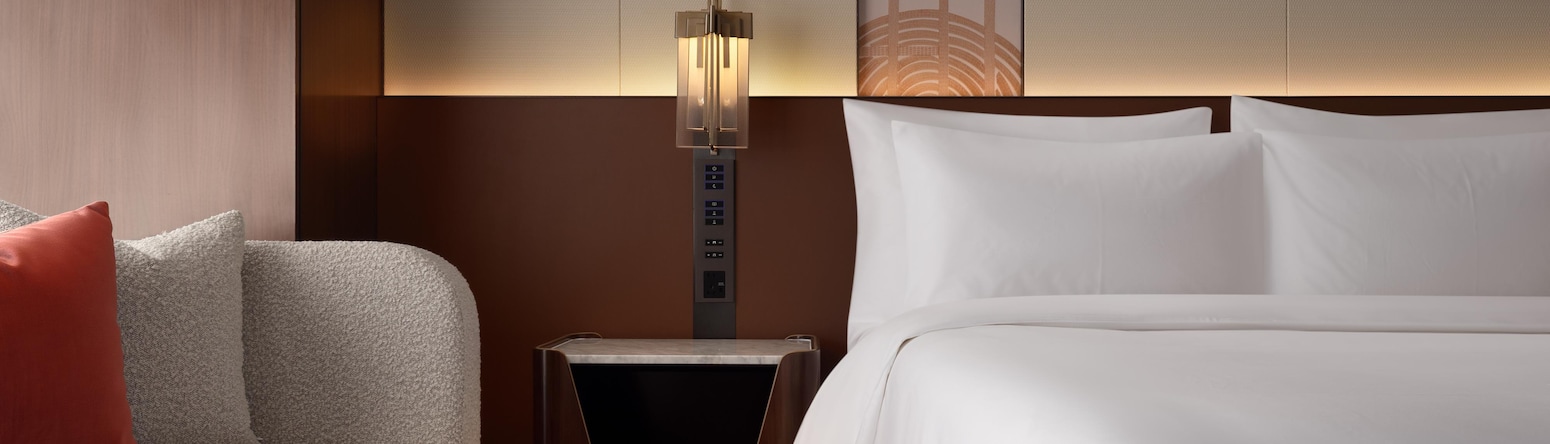 The Kunlun Hua Ting Hotel and Towers, Shanghai - Guest room