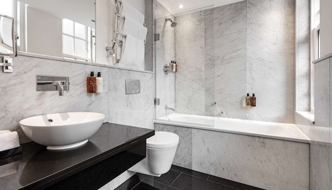 The May Fair, A Radisson Collection Hotel, Mayfair London - Collection Superior Room - Bathroom