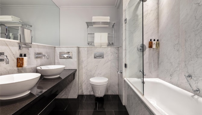 The May Fair, A Radisson Collection Hotel, Mayfair London - Collection Superior Bathroom