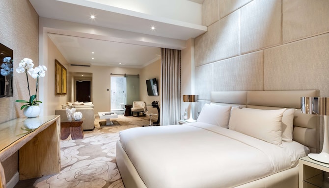 The May Fair, A Radisson Collection Hotel, Mayfair London - Studio Suite