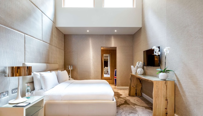 The May Fair, A Radisson Collection Hotel, Mayfair London - Studio Suite
