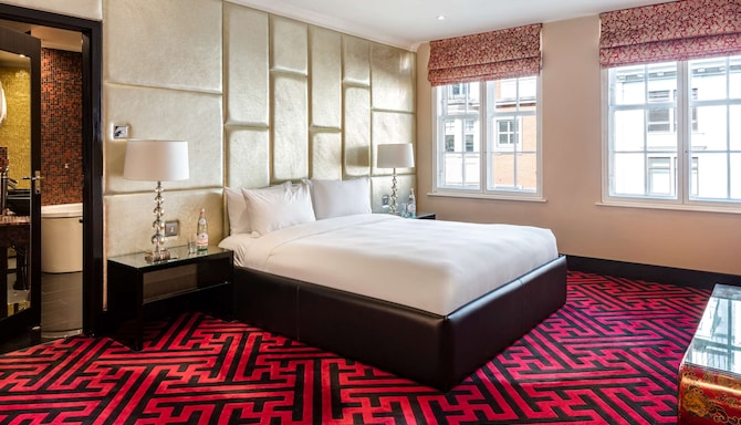 The May Fair, A Radisson Collection Hotel, Mayfair London - One Bedroom Signature Suite - Opium Suite