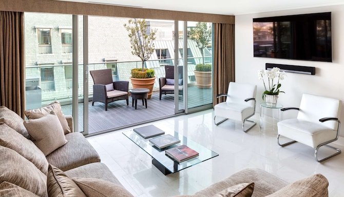 The May Fair, A Radisson Collection Hotel, Mayfair London - Two Bedroom Suite - Lounge