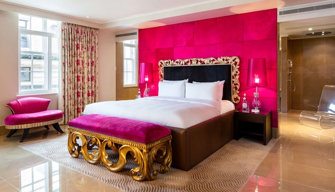 The May Fair, A Radisson Collection Hotel, Mayfair London - One Bedroom Signature Suite - Schiaparelli Suite