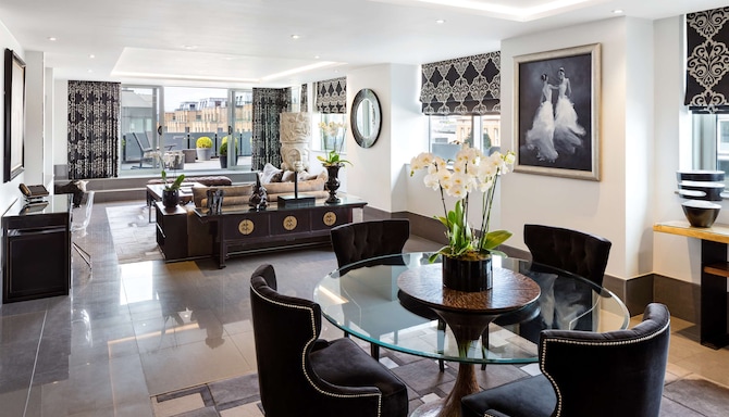 The May Fair, A Radisson Collection Hotel, Mayfair London - One Bedroom Terrace Suite - Lounge