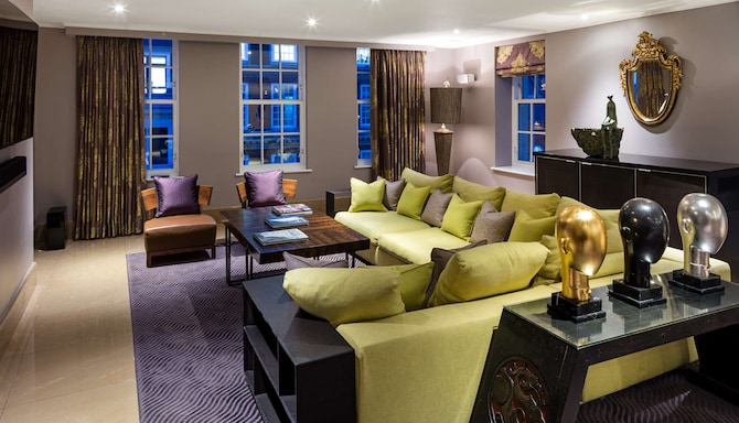 The May Fair, A Radisson Collection Hotel, Mayfair London - One Bedroom Signature Suite - Amarillo Suite