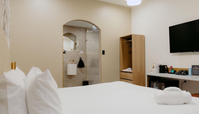 The Merchant Hotel, a member of Radisson Individuals - Superior Room King Bed