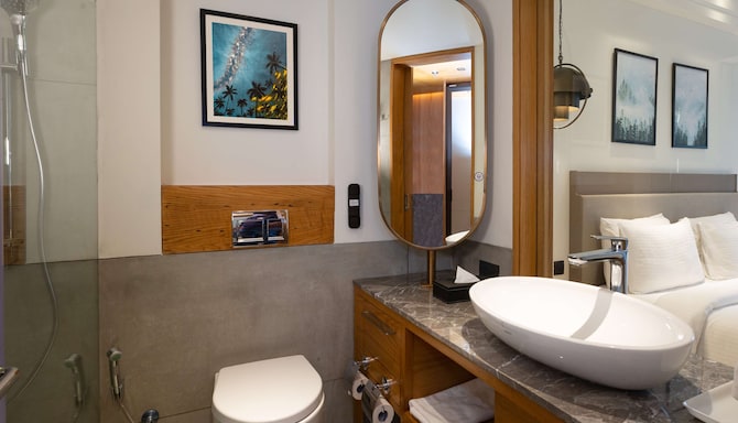 The Oasis Mussoorie, a member of Radisson Individuals - Guest room bathroom