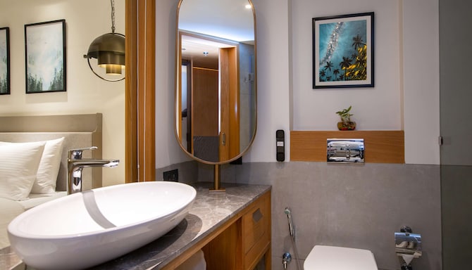 The Oasis Mussoorie, a member of Radisson Individuals - Guest room bathroom