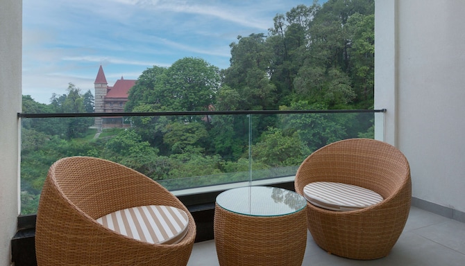 The Oasis Mussoorie, a member of Radisson Individuals - Deluxe Room private balcony