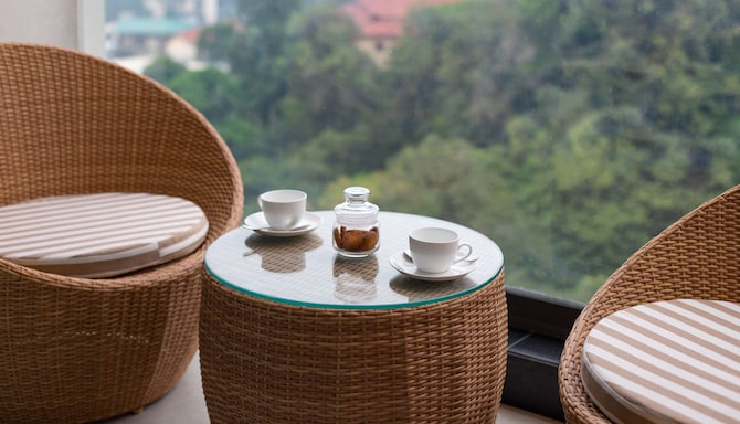 The Oasis Mussoorie, a member of Radisson Individuals - Suite balcony