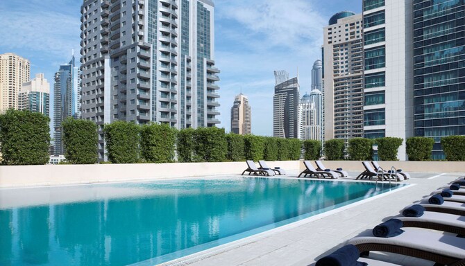 The Radisson Blu Residence, Dubai Marina - Piscina