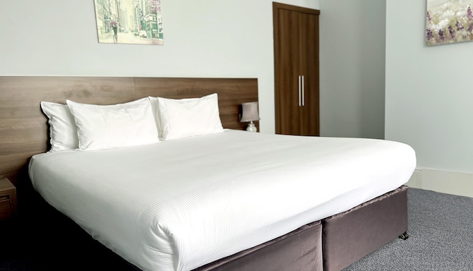 The View Hotel Folkestone, a member of Radisson Individuals - Standard Room Bed