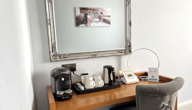 The View Hotel Folkestone, a member of Radisson Individuals - Junior Suite Desk