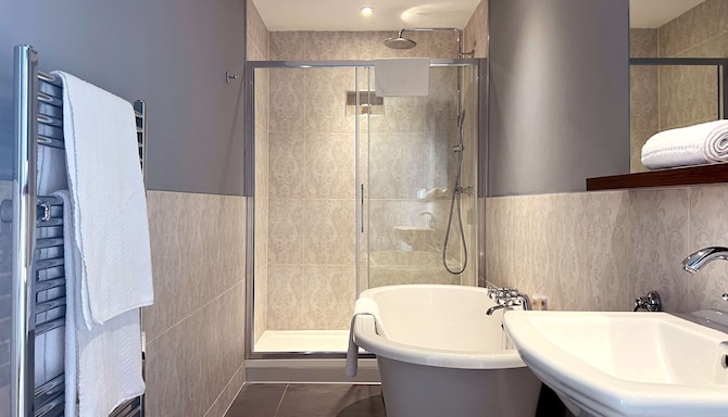 The View Hotel Folkestone, a member of Radisson Individuals - Junior Suite - Bathroom