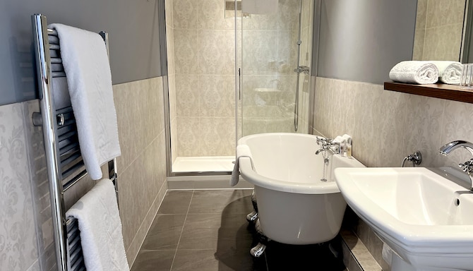 The View Hotel Folkestone, a member of Radisson Individuals - Junior Suite Bathroom
