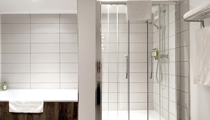 The View Hotel Folkestone, a member of Radisson Individuals - Apartment Bathroom