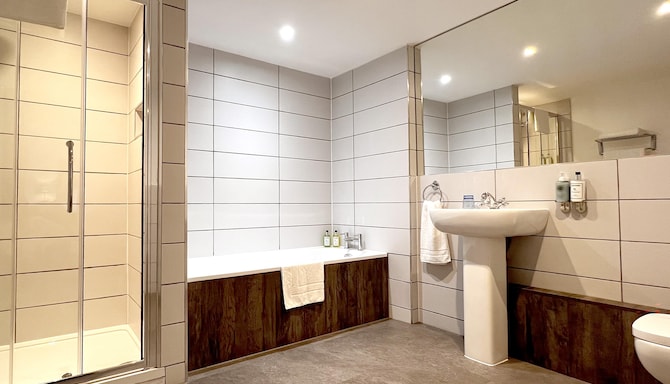 The View Hotel Folkestone, a member of Radisson Individuals - Apartment Bathroom