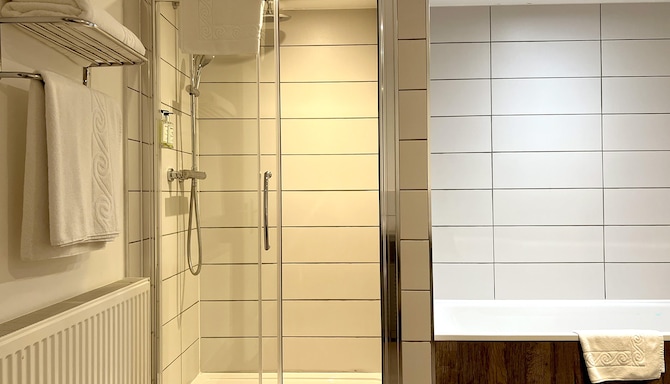 The View Hotel Folkestone, a member of Radisson Individuals - Apartment Bathroom