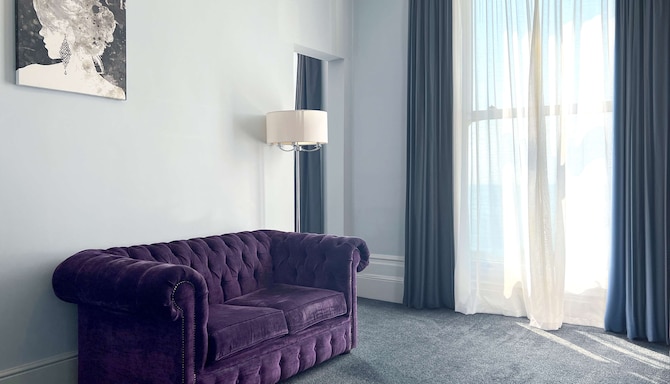 The View Hotel Folkestone, a member of Radisson Individuals - Junior Suite - Seating Area