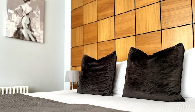 The View Hotel Folkestone, a member of Radisson Individuals - Junior Suite Bed