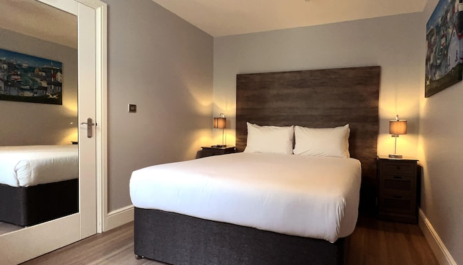 The View Hotel Folkestone, a member of Radisson Individuals - Apartment Master Bedroom