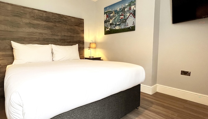 The View Hotel Folkestone, a member of Radisson Individuals - Apartment Master Bedroom