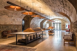 فندق ‏‫تسيناندالي‬ إستيت، أحد فنادق راديسون كوليكشن - متجر النبيذ