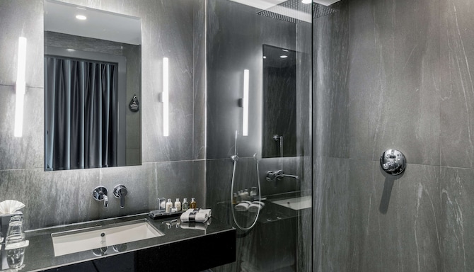 Tsinandali Estate - Collection Room bathroom