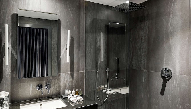 Tsinandali Estate - Collection Room bathroom