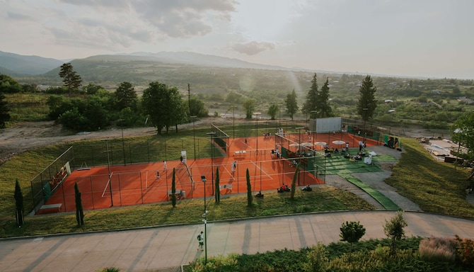 Tsinandali Estate, Radisson Collection Hotel - Tenis Kortu