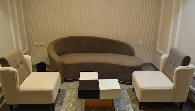 TULIP INN SHRAVASTI - Suite Living Room