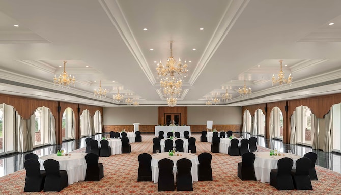 Uday Palace Navsari, a member of Radisson Individuals - Ballroom cabaret set-up