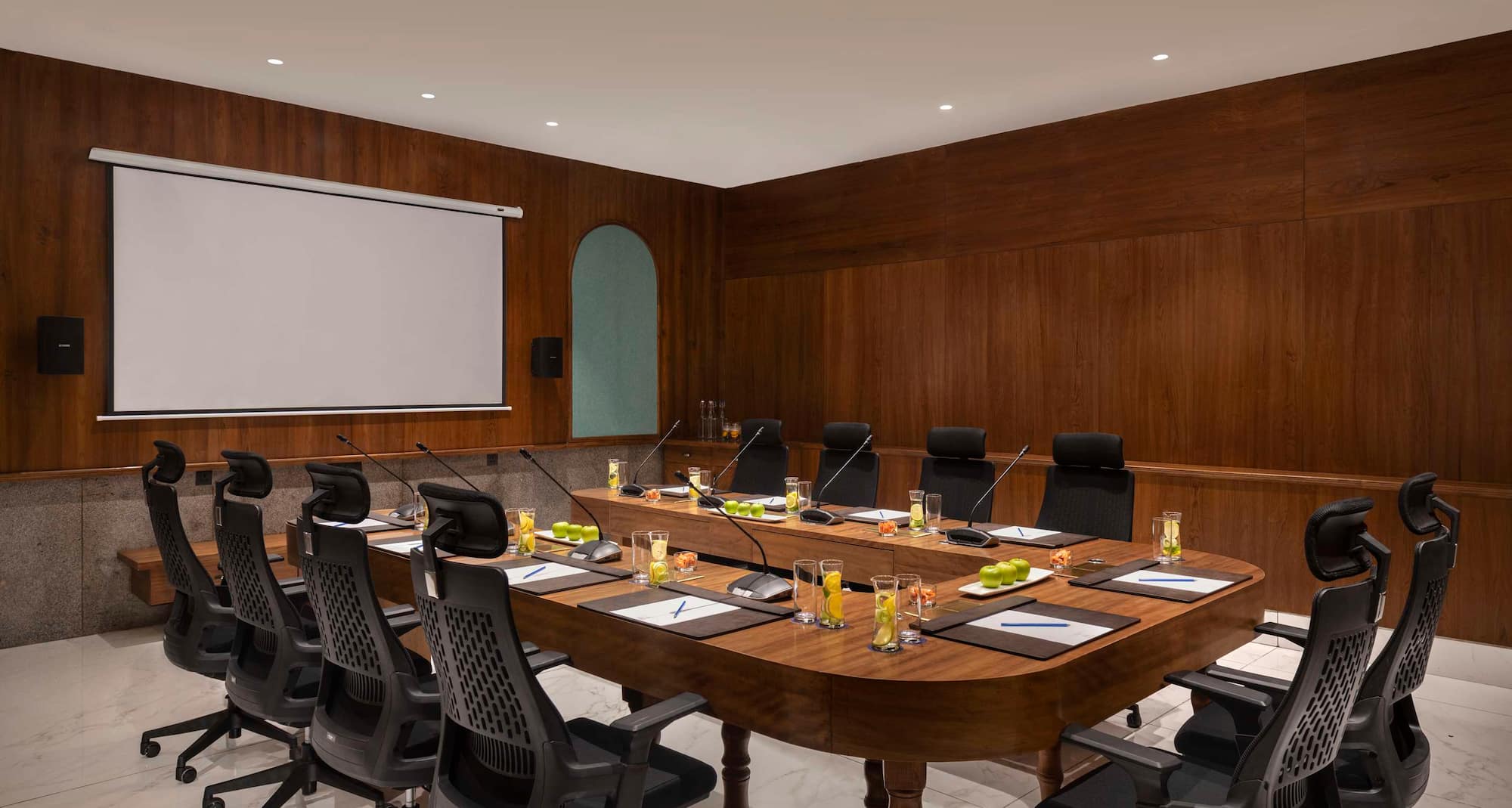 Uday Palace Navsari, a member of Radisson Individuals - Meeting room boardroom set-up