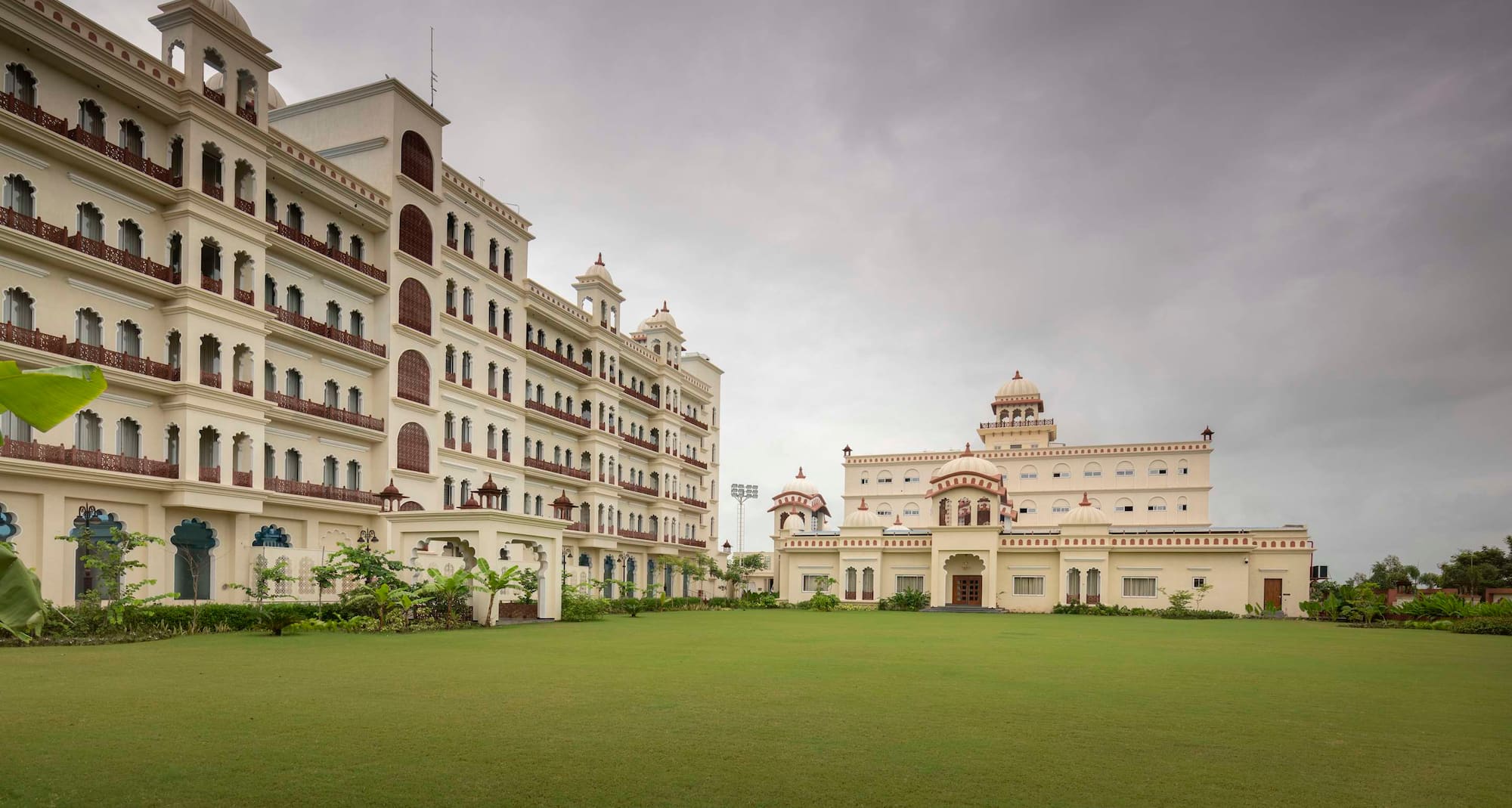 Uday Palace Navsari, a member of Radisson Individuals - Lawn