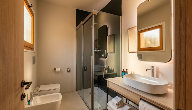Veridia Resort Sardinia, a member of Radisson Individuals - Baño de la suite