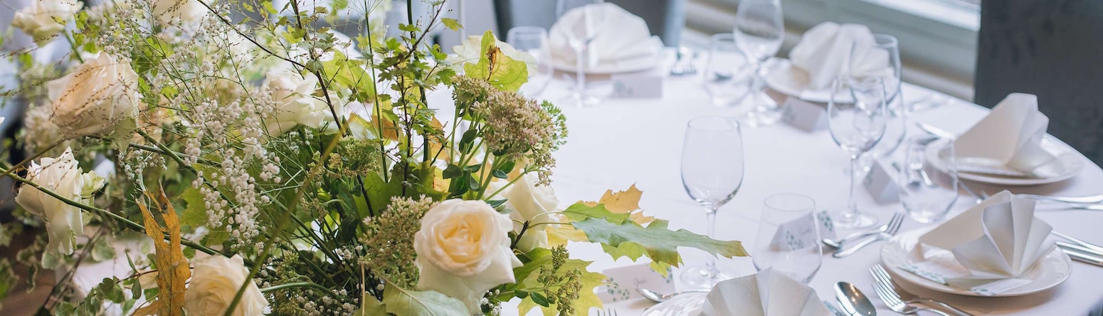 Banquet table set up - Banquet table set-up